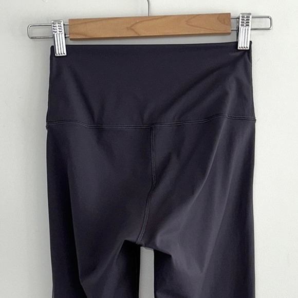 EVERLANE The Perform Legging® Cropped Ink Grey - Picture 5 of 9
